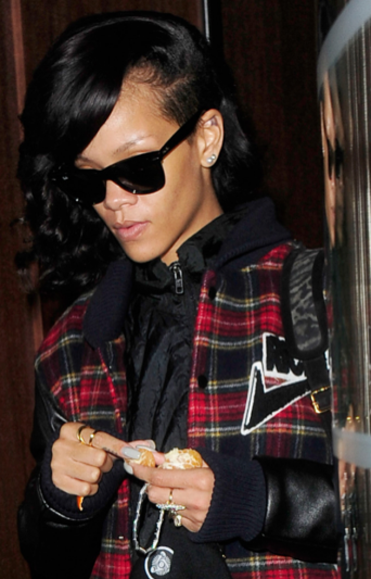 Και πάλι μόνη η Rihanna