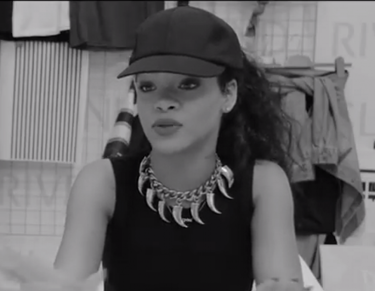 Η Rihanna στο ατελιέ του River Island