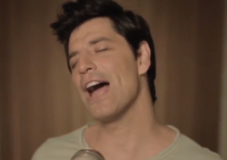 Σάκης Ρουβάς: τραγούδι για τα παιδιά στην Κύπρο