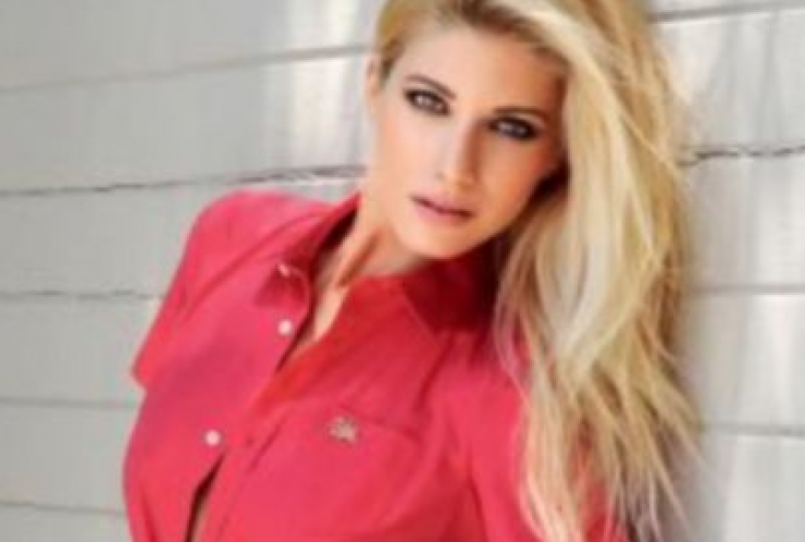 Ευαγγελία Αραβανή: «Με στιγμάτισε ο χωρισμός των γονιών μου»