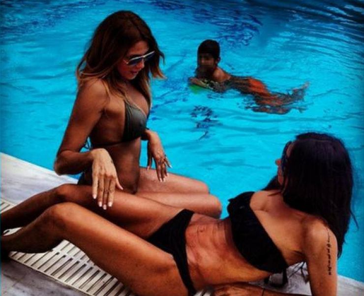 Αγγελική Ηλιάδη: Βουτιές με τον γιο και τη φίλη της