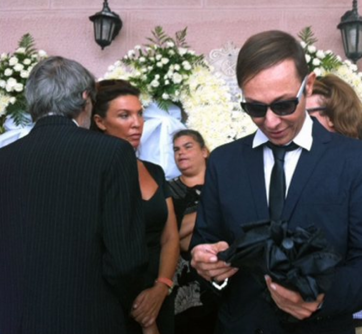 Πλήθος κόσμου στην κηδεία του Μιχάλη Ασλάνη