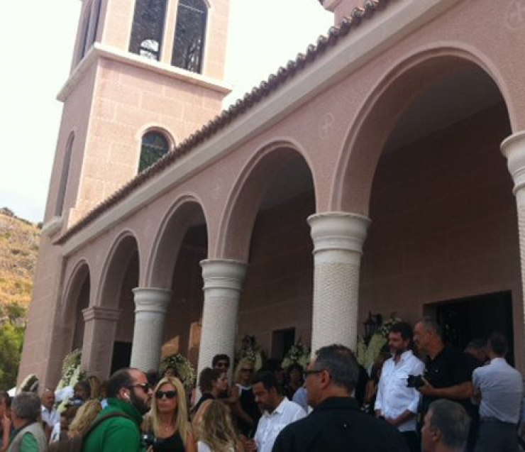 Σε εξέλιξη η νεκρώσιμος ακολουθία στη Χαλκίδα