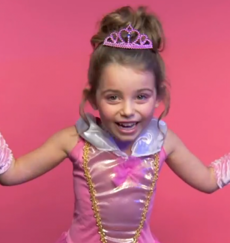 Μικρές «πριγκίπισσες» υπέρ του φεμινισμού [βίντεο]
