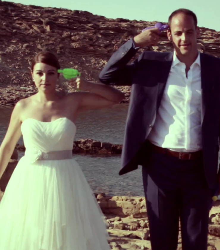 Ενα ζευγάρι νεονύμφων από τη Λήμνο έγινε viral στο διαδίκτυο [βίντεο]