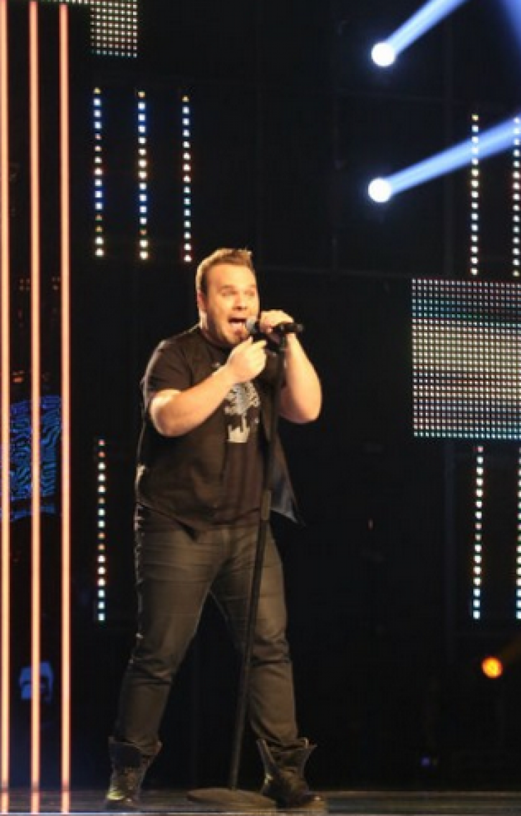 The Voice 2: Ο Μπάμπης Νικολάτος έκανε και τους 4 κριτές να γυρίσουν