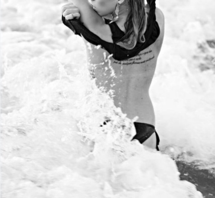 Επώνυμη Κύπρια προκαλεί με τις νέες φωτογραφίες της που ανέβασε στα social media