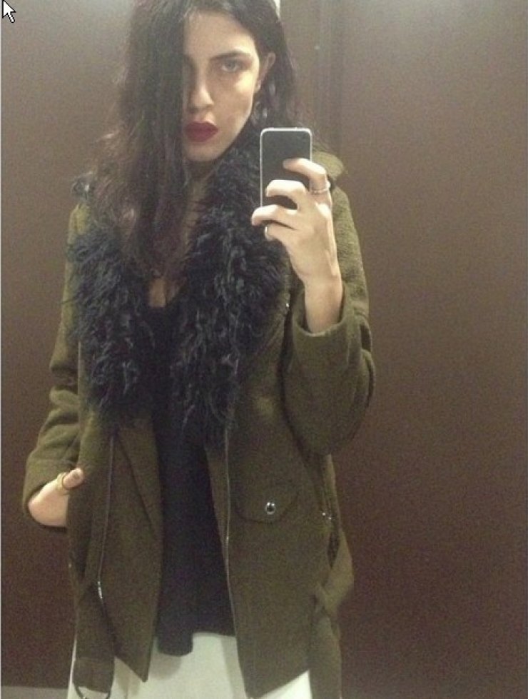 Όταν επώνυμες Κύπριες ποζάρουν μπροστά στον καθρέφτη και φωτογραφίζονται...