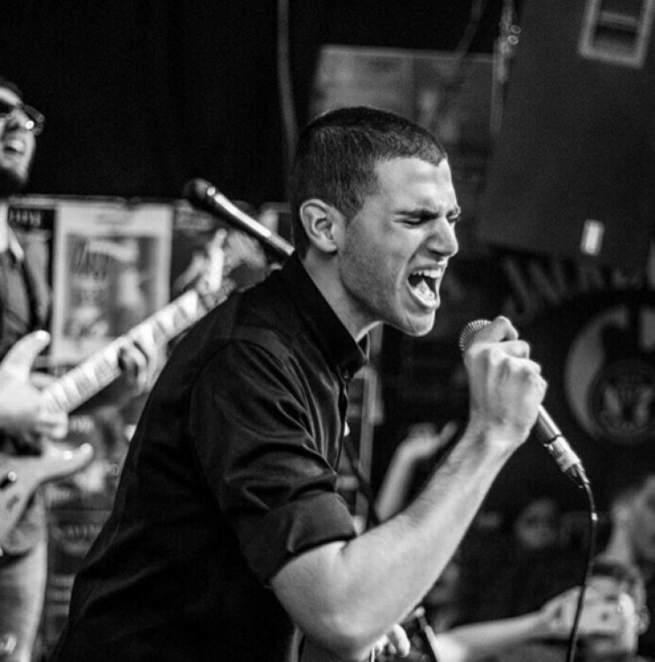 Αυτός είναι ο κούκλος γιος επώνυμης Κύπριας