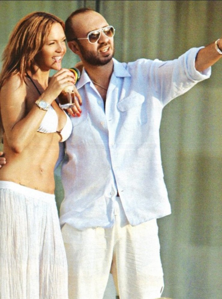 Φώτος Πιττάτζης: Δείτε το βίντεο που μιλά πρώτη φορά δημόσια για τη σύζυγό του Νικολέττα Καρρά