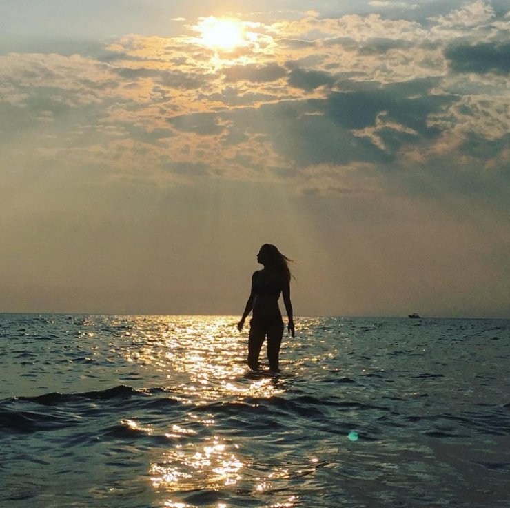 Ελληνίδα παρουσιάστρια μετρά ώρες για τη γέννηση του πρώτου της παιδιού