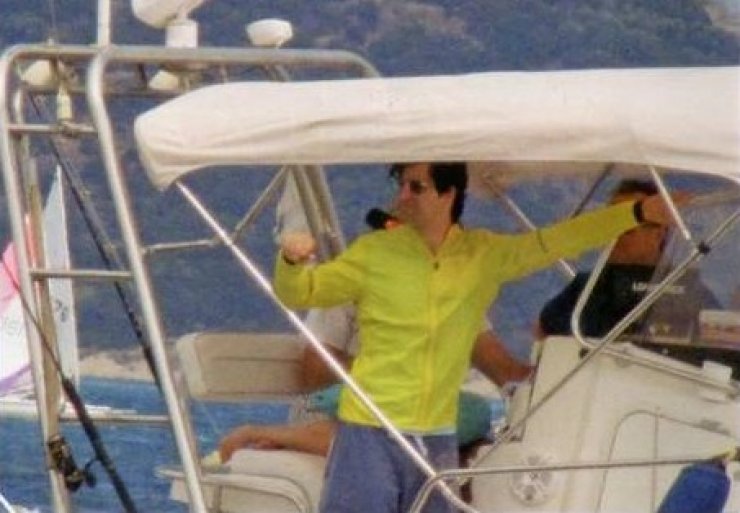 Ο Σάκης και η φθινοπωρινή απόδραση με το σκάφος