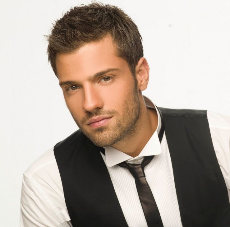 Κωνσταντίνος Αργυρός: Η έκπληξη στο αεροδρόμιο Λάρνακας απο τις θαυμάστριες του