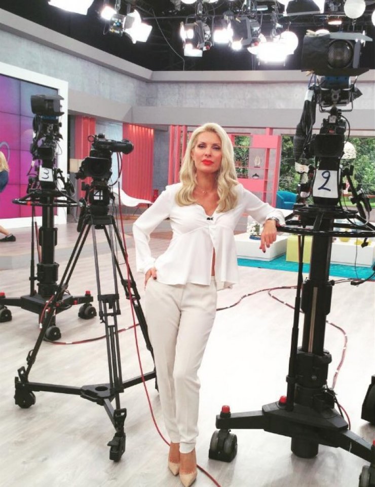 Έπιασε το στήθος της Ελένης on air