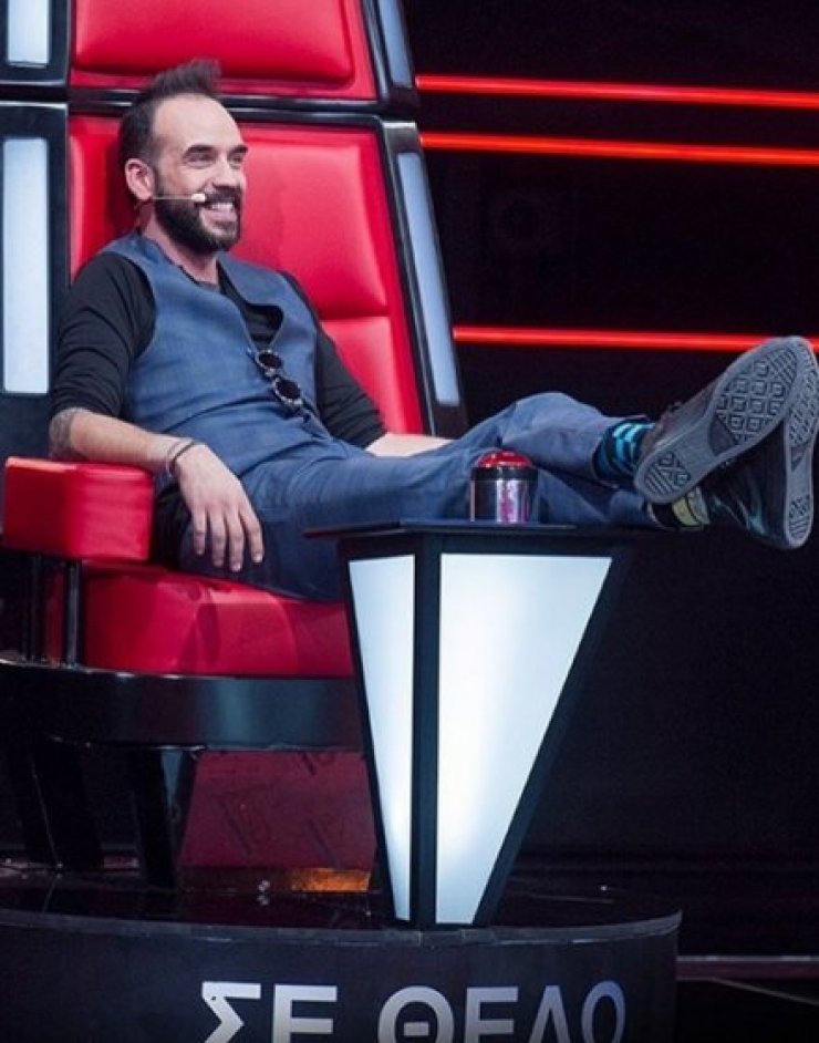 Η κουμπάρα του Μουζουράκη στο "The Voice" - Δείτε πως αντέδρασε ο τραγουδιστής