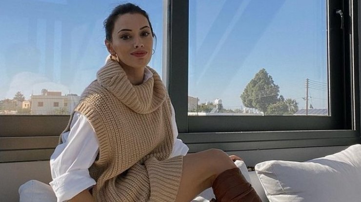 Εβελίνα Κυράστα: Αγκαλιά με τον γιο της έσβησε την τούρτα γενεθλίων της στη Λευκωσία