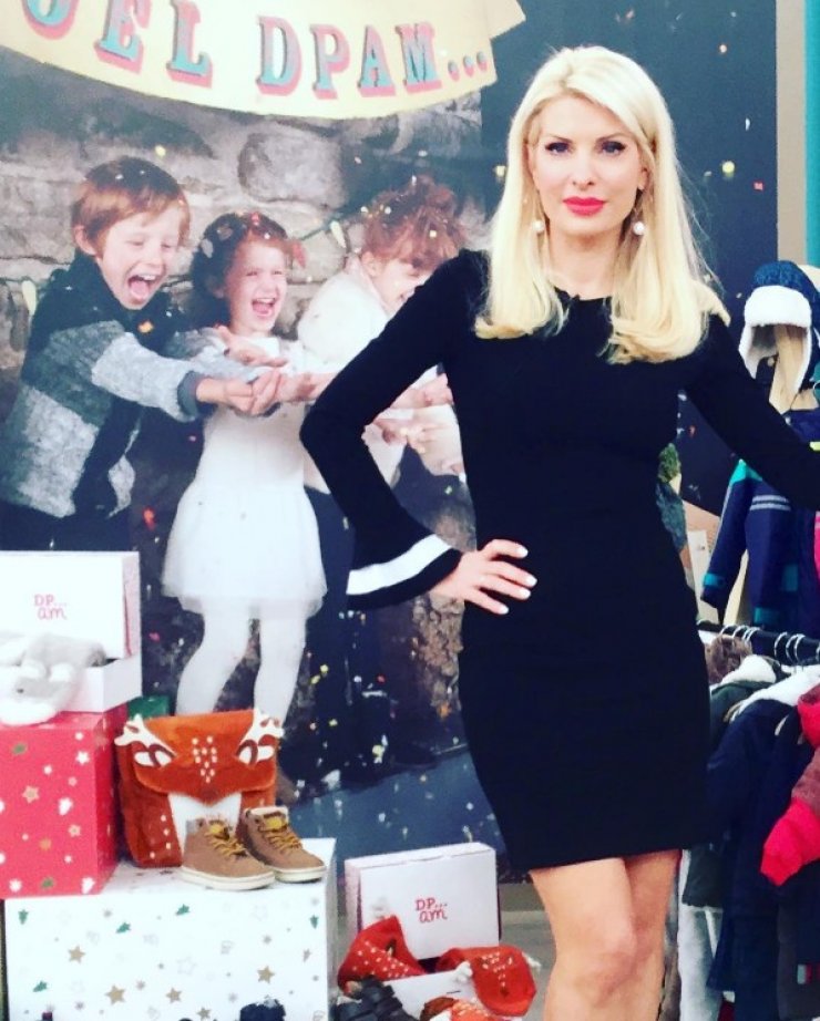 Ελένη Μενεγάκη: Το αποκαλυπτικό φόρεμα με ακάλυπτη όλη την πλάτη και το ατύχημα on air