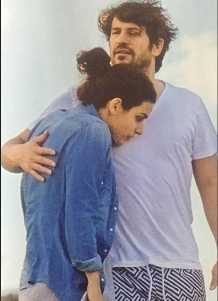 Αλέξης Γεωργούλης - Τόνια Σωτηροπούλου: Ερωτικά παιχνίδια στη Μύκονο [βίντεο]