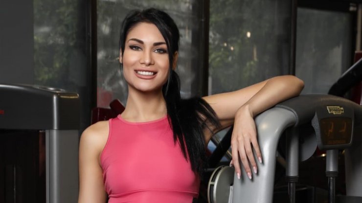 Κατερίνα Κουβουτσάκη: Η περσινή Σταρ Ελλάς "πέταξε" το στέμμα και γύρισε ροζ ταινία [εικόνες]