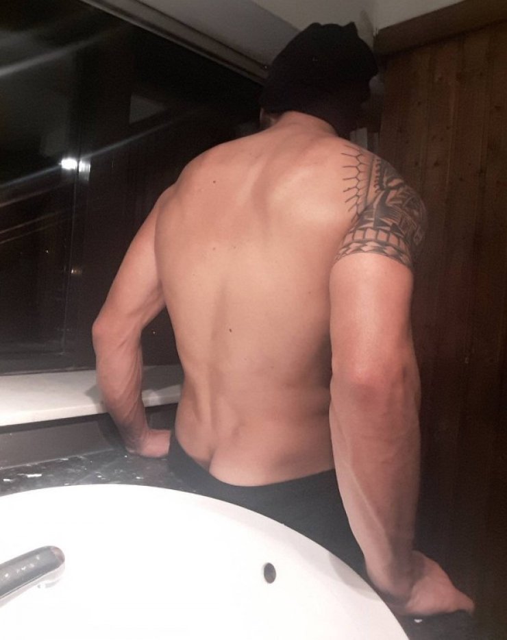 Έλληνας τραγουδιστής είναι έτοιμος να κάνει αλλαγή φύλου!