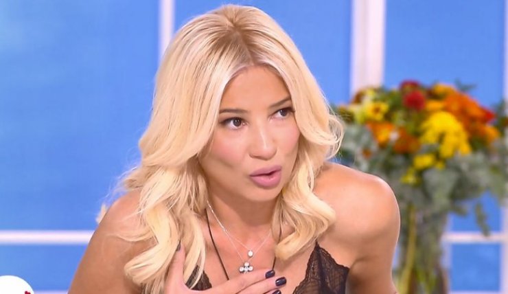 Φαίη Σκορδά: Τρομαγμένη με εμμονικό θαυμαστή έξω από το σπίτι της [βίντεο]