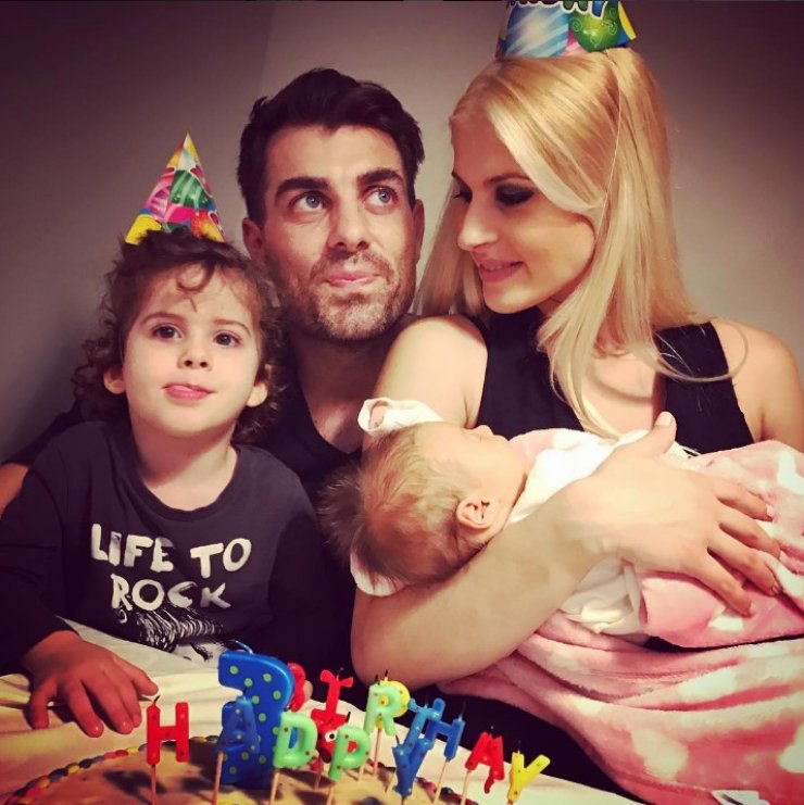 Η κούκλα σύζυγός του Στέλιου Χανταμπάκη μιλά πρώτη φορά για τις αγωνίες, την μεγάλη κοινή τους απόφαση και ποιος είναι πραγματικά ο σύζυγός της