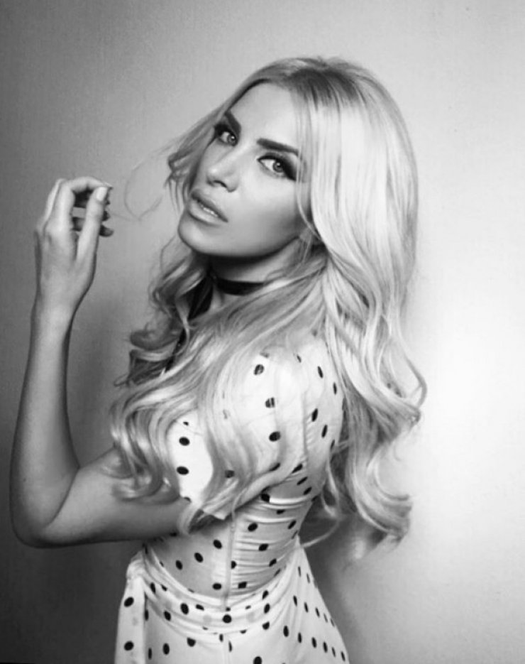 Τα κακεντρεχή σχόλια της Κατερίνα Καινούργιου για επώνυμη που φαίνεται να είναι το τρίτο πρόσωπο στη σχέση πασίγνωστου ζευγαριού