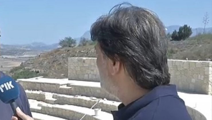 Κύπριος δημοσιογράφος συνάντησε ξαφνικά τον σωσία του και μείναμε όλοι άφωνοι με την ομοιότητα τους