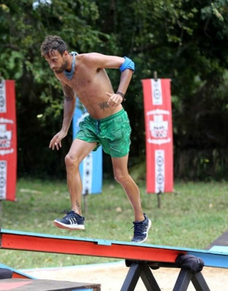 Ανατροπή! Η συγκινητική επιστροφή του Μάριου Πριάμου στο "Survivor" [βίντεο]