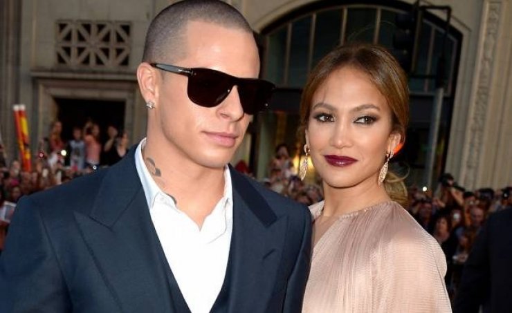 Διαψεύδει τις φήμες χωρισμού ο Casper Smart με την JLo