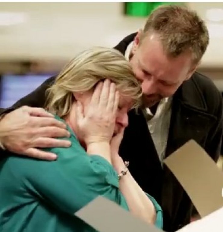 Το θαύμα των Χριστουγέννων: Πως μια αεροπορική εταιρεία έκανε τους επιβάτες της να βάλουν τα κλάματα