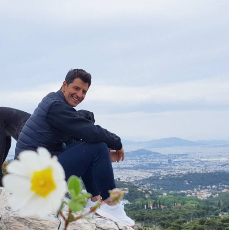 Το όνειρο του Σάκη Ρουβά για την ημέρα του γάμου του που μας άφησε με το στόμα ανοιχτό