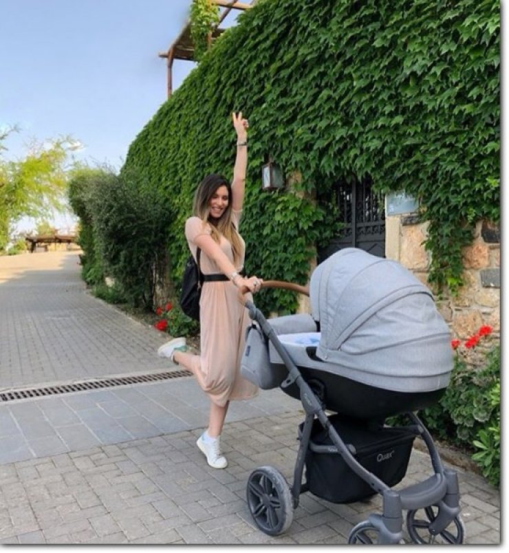 Αθηνά Οικονομάκου: Αποκάλυψε τις άλλες δυο νονές του μικρού Μάξιμου