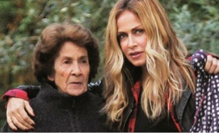 Τα δάκρυα της μητέρα της Άννας Βίσση στην παράστασή της 