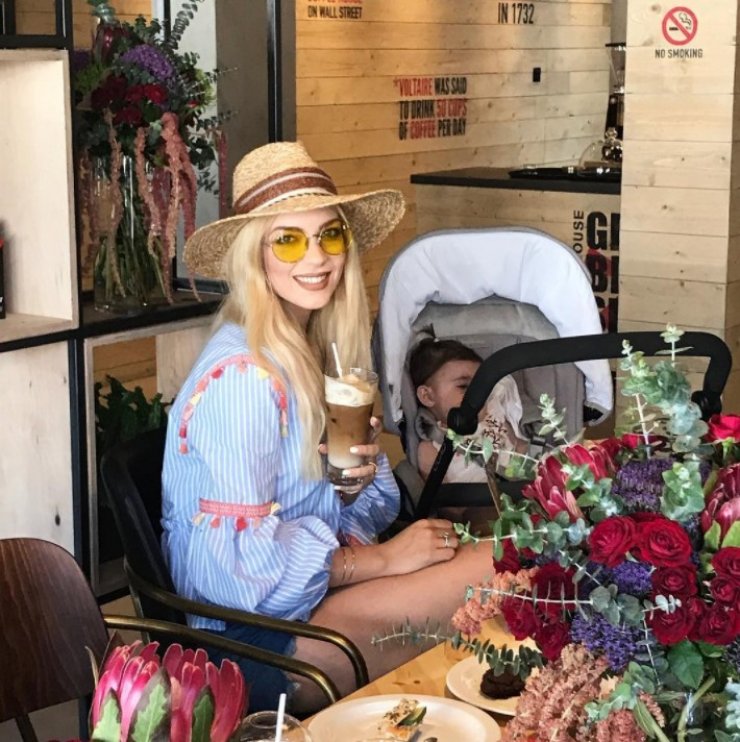 Δείτε την κόρη της Άντρης Καραντώνη να κάνει τα πρώτα της βήματα!