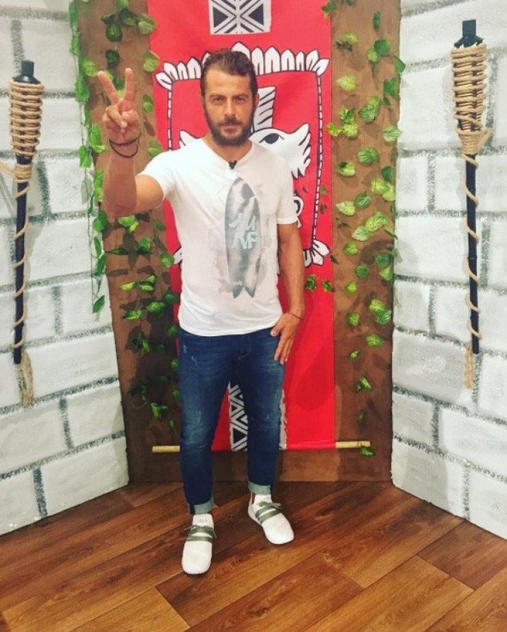 Πρώτη φορά! Ο Γιώργος Αγγελόπουλος επισκέφθηκε το περιβόητο φούρνο του θείου του και φωτογραφήθηκε μαζί του