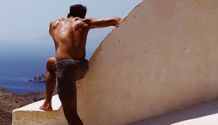 Επιτήδειος υποδυόταν γοητευτικό Έλληνα ηθοποιό και έκλεινε ραντεβού με ανήλικα κορίτσια