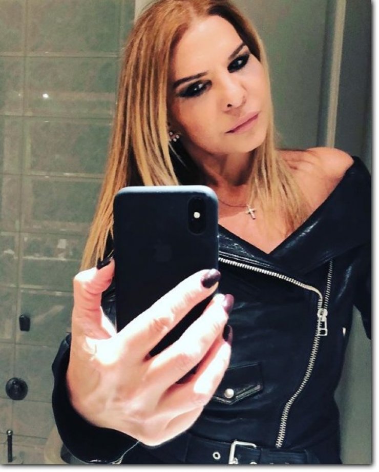 Κάτια Θεοδότου: Με μια φωτογραφία και με ένα μήνυμα όλο νόημα απαντά σε διαδικτυακή της "φίλη" που την κατακρίνει για τις ενδυματολογικές της επιλογές
