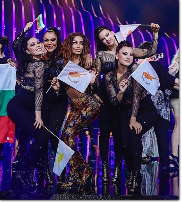 Σε ζωντανή σύνδεση η Ελένη Φουρέιρα τραυμάτισε δημοσιογράφο του BBC