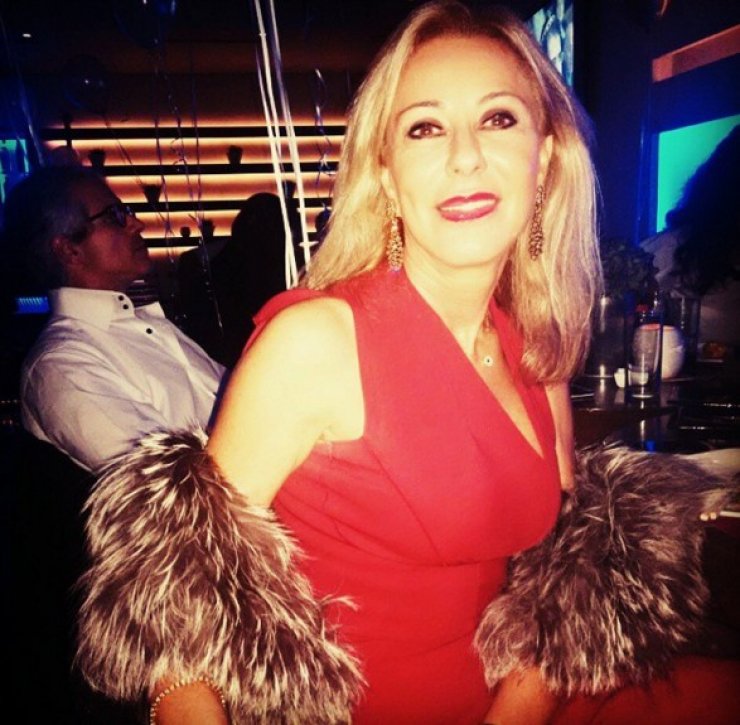 Δείτε τη Νόνη Κυπριανού στο Hong Kong μαζί με το γιο της Κυπριανό