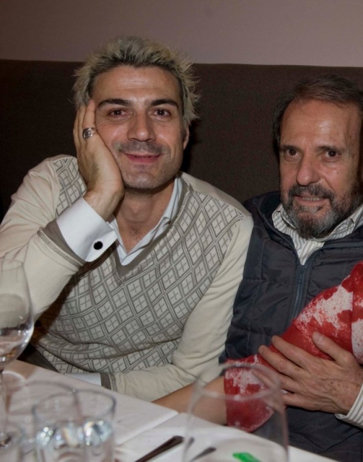 Κώστας Φαλελάκης: Ο σύντροφος του Μηνά Χατζησάββα συντετριμμένος στην κηδεία του