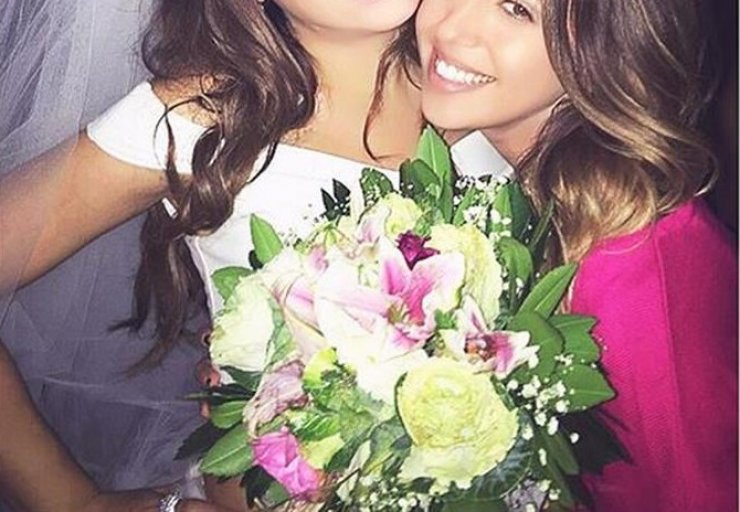 Με νυφικό και σε gay bar Ελληνίδα τραγουδίστρια πριν τον γάμο της