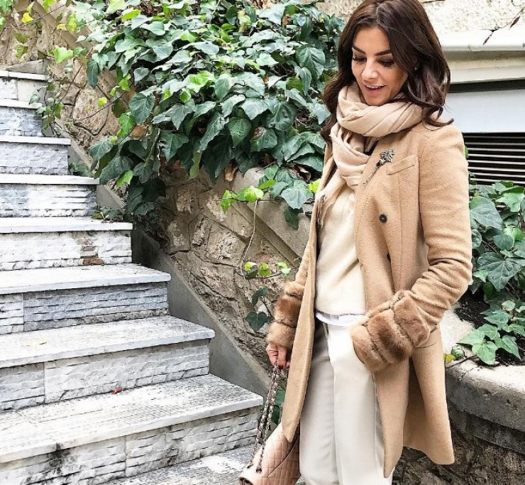 Δείτε το εντυπωσιακό σαλόνι του σπιτιού της Ραμόνας Φίλιπ