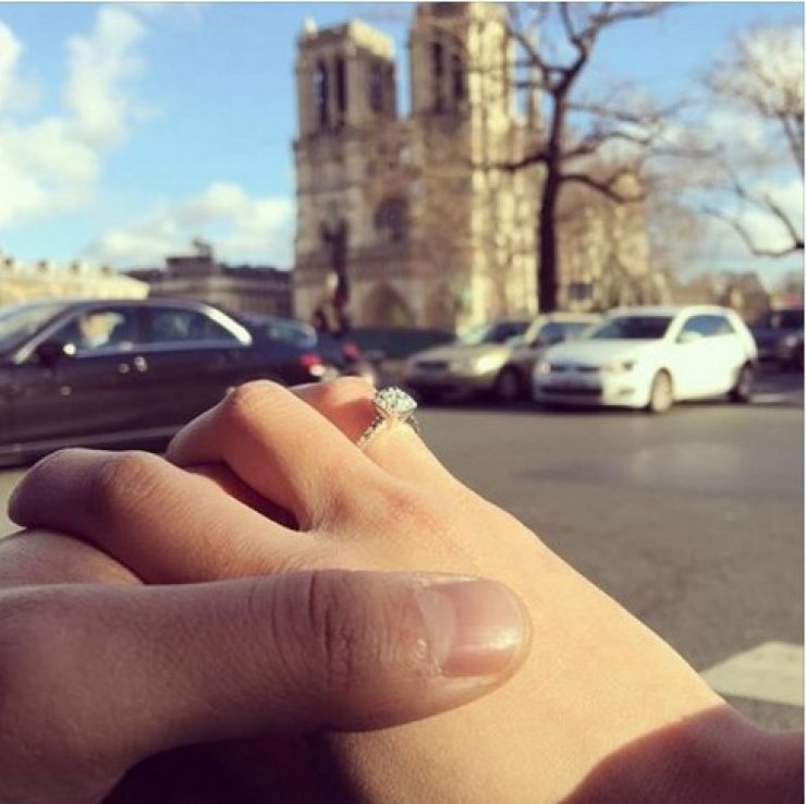 Επώνυμη Κύπρια: Της έκανε πρόταση γάμου ο σύντροφος της στο Παρίσι