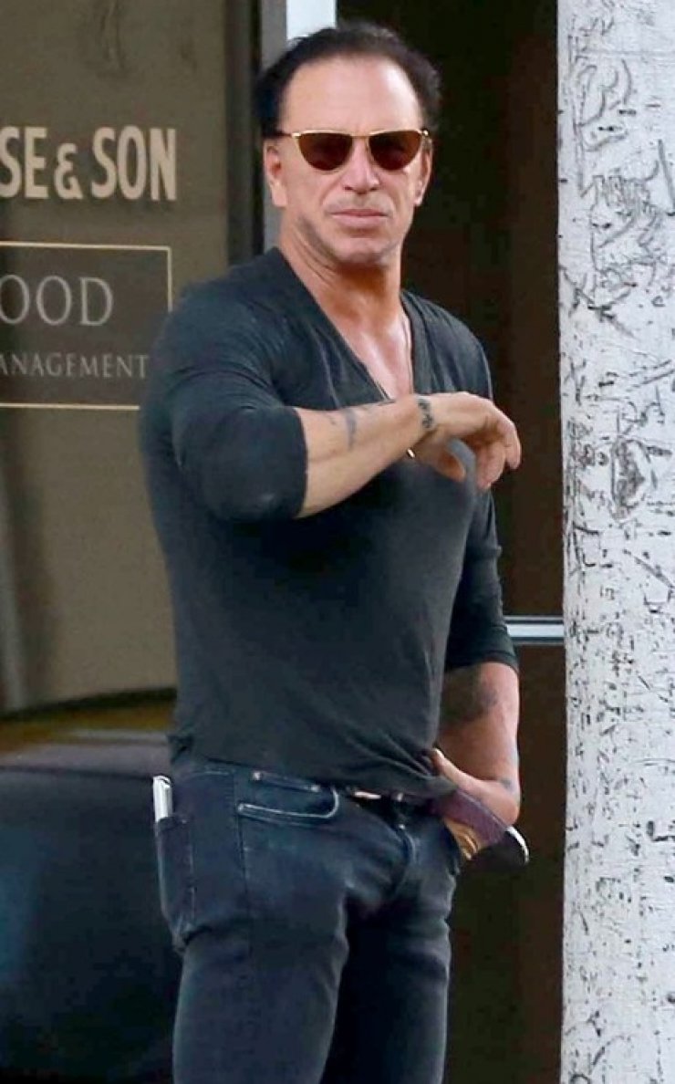 Mickey Rourke: Οι νέες αγνώριστες φωτογραφίες του