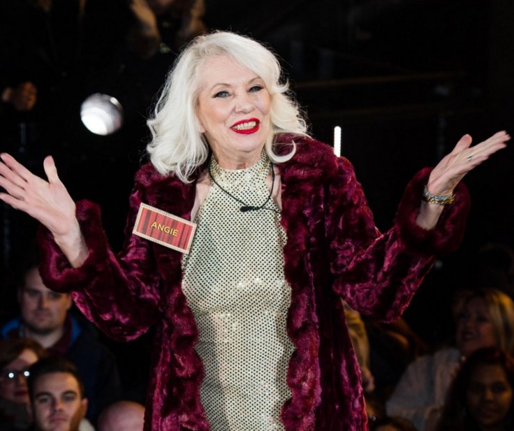 Δείτε στο βίντεο τη συγκλονιστική στιγμή που η Κύπρια Angela Bowie μαθαίνει για το θάνατο του David Bowie!