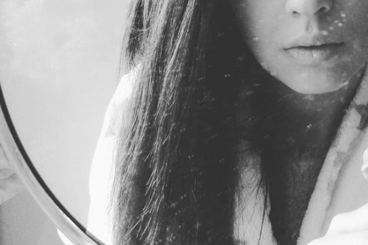 Η φωτογραφία Κύπριας ηθοποιού μόνο με το μπουρνούζι