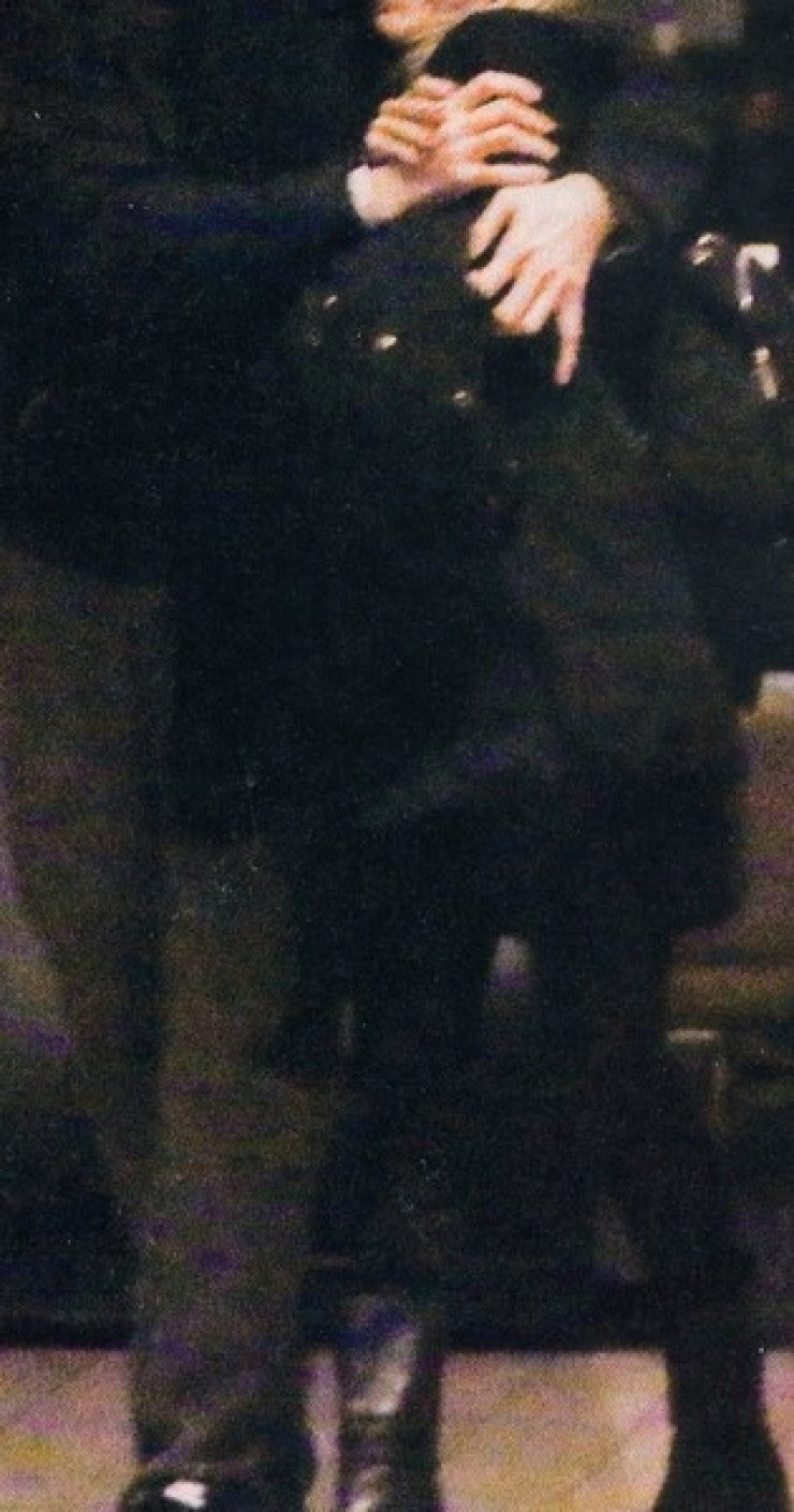 Ζευγάρι της κυπριακής showbiz αγκαλιά στην Αθήνα