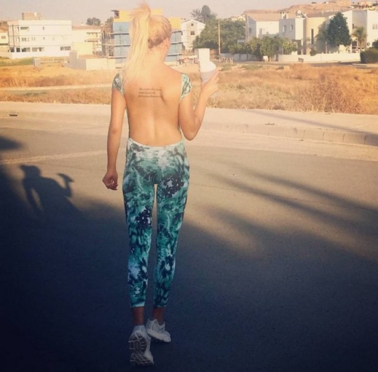 Επώνυμη Κύπρια "κολάζει" το instagram με την πίσω όψη της 