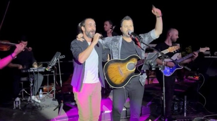 Nίκος Απέργης: Τραγούδησε το νέο του τραγούδι στη Λεμεσό και αποθεώθηκε 